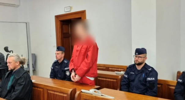 Mateusz H. oskarżony o zabójstwo ojca w Gorzowie na sali rozpraw w Sądzie Okręgowym. Wyrok dożywocia za zadanie 20 ciosów nożem przy ul. Łokietka.