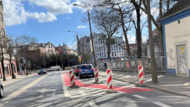 Nowa śluza rowerowa i martwe pola na ulicy Dąbrowskiego w Gorzowie. Widok na oznakowanie poziome przed skrzyżowaniem przy Zespole Szkół Elektrycznych.