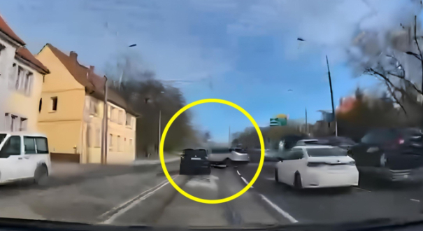 moment zderzenia samochodów osobowych ulica Podmiejska Gorzów marzec 2026 nagranie wideorejestrator kolizja drogowa pod górkę do ronda Solidarności