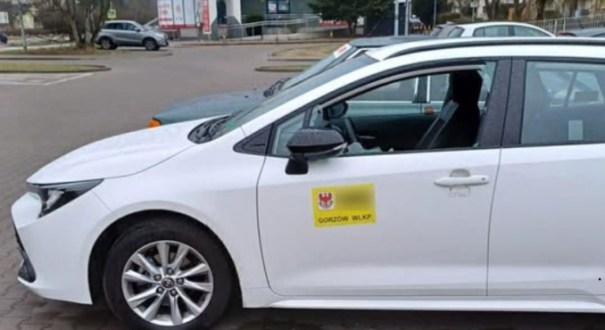 wybite szyby w samochodach Bolt Gorzów ul. Piłsudskiego zniszczenie mienia taksówki na aplikację policja Gorzów 2026