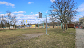Boisko na osiedlu Piaski w Gorzowie, gdzie powstanie tymczasowy parking. Miejsce rekreacji przy ul. Kuratowskiej będzie parkingiem dla aut