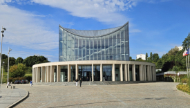 Budynek Filharmonii Gorzowskiej przy ul. Dziewięciu Muz. Obiekt wymaga pilnego remontu dachu i systemów sterowania za miliony złotych z budżetu.