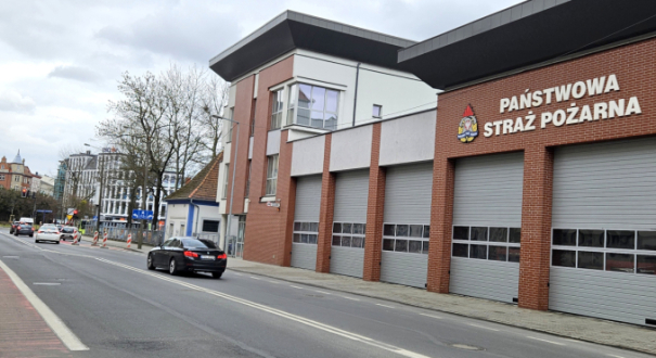 straż pożarna Gorzów JRG2 ulica Dąbrowskiego wyjazd do pożaru zablokowany przez nową śluzę rowerową i azyl