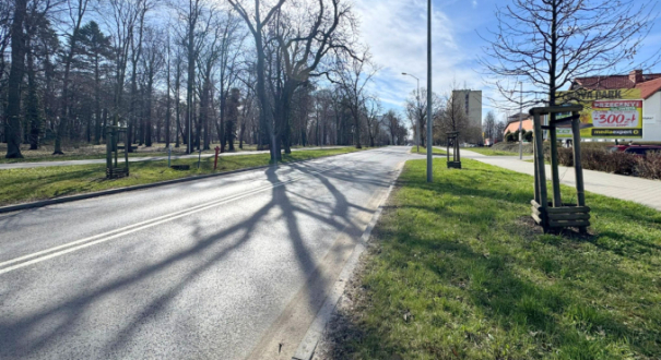 Prace naprawcze PWiK na ulicy Piłsudskiego w Gorzowie zawieszony przystanek GLS i objazdy dla pasażerów komunikacji miejskiej oraz kierowców osobowych