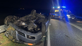 Dachowanie samochodu osobowego pod Gorzowem wypadek droga wojewódzka 130 Wysoka Alfa Romeo uderzyła w barierki pijany kierowca zatrzymany przez policję