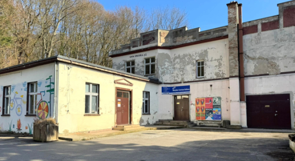 Dawny budynek Miejskiego Centrum Kultury przy ul. Drzymały w Gorzowie wyceniony w operacie szacunkowym na 1,6 mln zł. Widok na elewację budynku