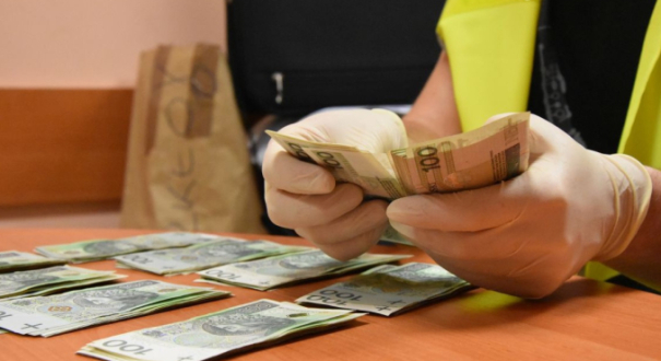 Stracili ponad 200 tys. zł. Zostali oszukani na fikcyjnych inwestycjach