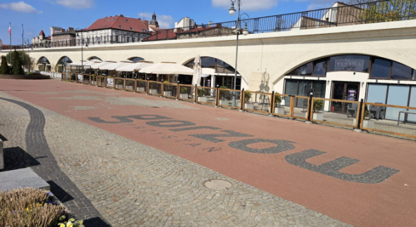 Nowy napis Gorzów Wielkopolski na Bulwarze Wschodnim w Gorzowie zastąpi hasło Gorzów Przystań. Architekt zapowiada lifting i tężnie nad Wartą.