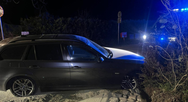 pijany kierowca BMW uderzył w przepust na skrzyżowaniu w Karninie koło Gorzowa próbując uniknąć kontroli policyjnej patrolu z Gorzowa w nocy 2026 roku