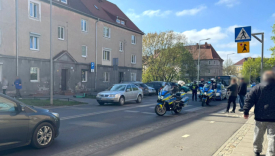 potrącenie nastolatka na oznakowanym przejściu dla pieszych ulica Towarowa Gorzów policja i pogotowie na miejscu wypadku na osiedlu Zawarcie w Gorzowie