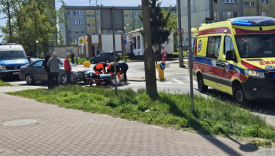 Wypadek i potrącenie starszej kobiety na oznakowanym przejściu dla pieszych ulica Fredry Gorzów osiedle Staszica policja i pogotowie na miejscu zdarzenia