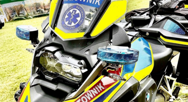 Specjalistyczny motoambulans ratunkowy na ulicy. Pogotowie w Gorzowie nie kupi takich pojazdów przez brak dofinansowania z Urzędu Miasta