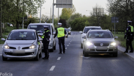 Kontrola trzeźwości kierowców przez policjantów z Gorzowa na osiedlu Górczyn ulica Górczyńska bezpieczeństwo na drogach w Gorzowie wyniki akcji policji
