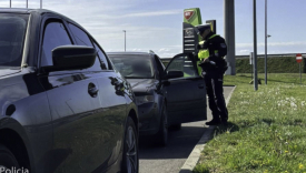 Policja kontroluje prędkość na drodze ekspresowej S3 pod Gorzowem
Nieoznakowany radiowóz policji na trasie S3 akcja kaskadowy pomiar prędkości