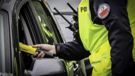 Pijany 71-latek z dwoma zakazami wiózł Fordem poszukiwanego pasażera