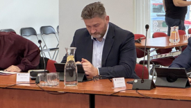 Wojewoda rozstrzygnie los mandatu radnego? Pieńkowski wylicza miesiące bezprawnej działalności