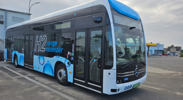 Wodorowy autobus Mercedes eCitaro Fuel-Cell na czas testów pasażerskich MZK Gorzów Nowoczesny ekologiczny autobus napędzany wodorem marki Mercedes o numerze bocznym 699 w Gorzowie