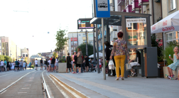 przystanek Welniany Rynek Gorzow zmiana nazwy na Stary Rynek linie tramwajowe 1 3 4