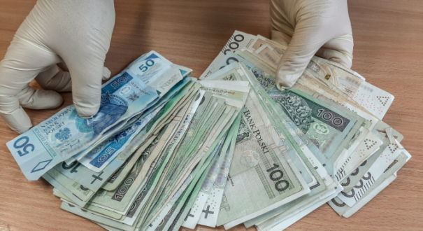 Obiecywali szybki zysk. Mężczyzna stracił 40 tys. zł