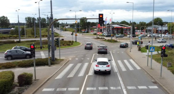 System kamer RedLight rondo Santockie Gorzów rejestrujący przejazd kierowców na czerwonym świetle