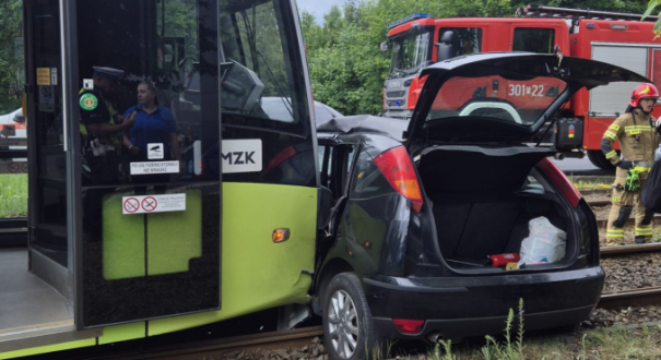 Wjechał Fordem wprost pod tramwaj