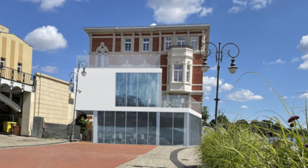 Przebudowa i rozbudowa zabytkowej willi Herzoga przy ulicy Nadbrzeżnej w Gorzowie nowoczesny hotel i restauracja wizualizacja projektu 2026