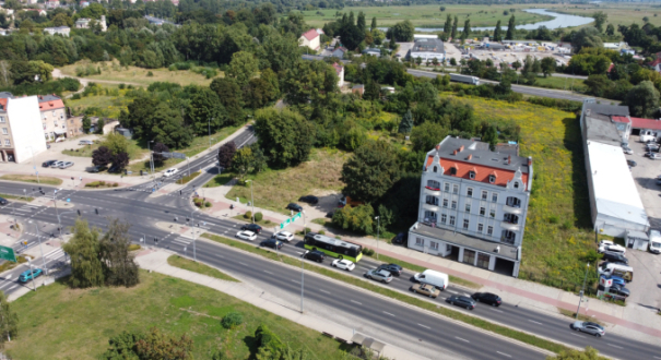 Plac pod budowę nowego bloku GTBS przy skrzyżowaniu ulic Grobla i Zielona w Gorzowie Teren po wyburzonej kamienicy przy ulicy Grobla i Zielona 