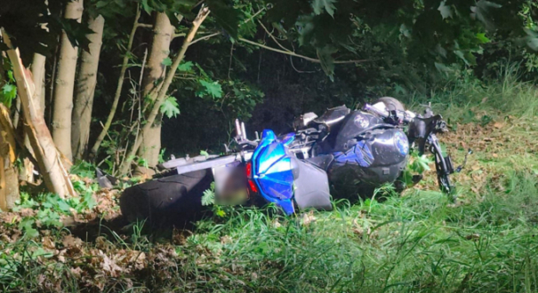  Tragiczny wypadek motocykla Kawasaki uderzenie w drzewo stara trójka Śmiertelny wypadek motocyklisty na starej trójce między Brzozowcem a Trzebiszewem policja Międzyrzecz powiat gorzowski