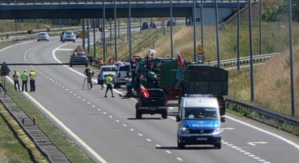 Protest rolników i zablokowana droga ekspresowa S3 węzeł Pyrzyce Gryfino Szczecin Gorzów