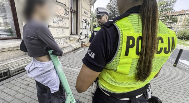 Wypadki na hulajnogach. Lekarz: Nastolatkowie wciąż ignorują kaski