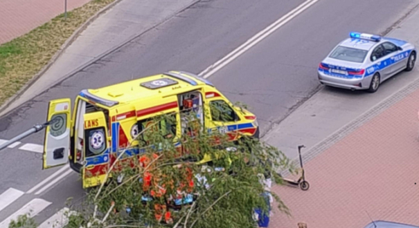 Potrącenie dziecka na oznakowanym przejściu dla pieszych ulica Fredry w Gorzowie ranny 13-latek na hulajnodze elektrycznej
