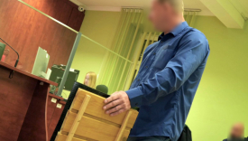 Dwie makiety konstrukcji dachu krytego papą o wymiarach 40 na 50 centymetrów prezentowane na sali rozpraw w Sądzie Rejonowym w Gorzowie jako dowód w procesie o pożar Akademii Jakuba z Paradyża.