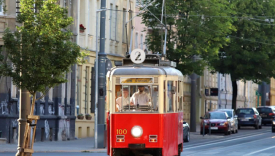 Zabytkowy tramwaj Konstal numer boczny 137 i wagon 4N darmowe przejazdy linia Lato w Gorzowie