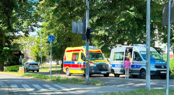 Wypadek potrącenie pieszego ulica Walczaka ulica Widok Gorzów policja pogotowie ratunkowe
Potrącenie przez taksówkę ulica Walczaka Gorzów przejście dla pieszych sygnalizacja świetlna