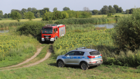 Akcja ratunkowa straży pożarnej i policji nad rzeką Wartą w Świerkocinie koło Gorzowa