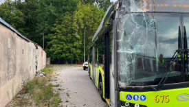 wypadek autobusu mzk linia 124 uderzenie w sciane garazu petla osiedle staszica gorzow zniszczony przod elektryka
