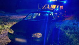 Rozbity Volkswagen porzucony przy ul Rzecznej w Gorzowie po pościgu policji