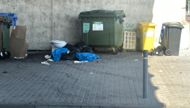 Śmieci i porzucona muszla klozetowa w centrum. Radny pokazuje zdjęcia i pyta prezydenta o bałagan w Gorzowie