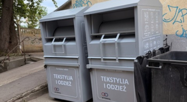 pojemniki na odzież używaną lokalizacje gdzie oddać stare ubrania na osiedlach kontenery na tekstylia zbiórka ubrań gorzów