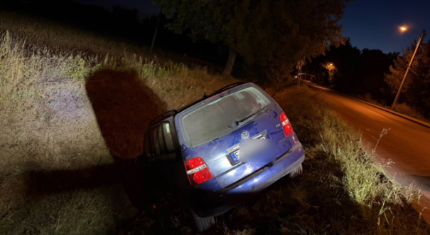 Wypadek na ulicy Sulęcińskiej w Gorzowie pijany kierowca Volkswagena wjechał do rowu policja Gorzów