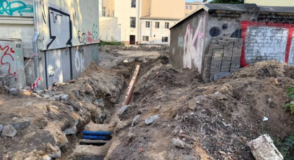przebudowa podworka ulica krzywoustego chrobrego gorzow nowa kanalizacja deszczowa i szlaban inwestycja zgm