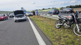 Wypadek na S3. Zderzenie Skody, Volkswagena i motocyklisty