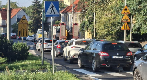 Korki na dojazdach do mostu Lubuskiego w Gorzowie paraliż na Trasie Nadwarciańskiej zablokowana ulica Podmiejska i Warszawska DK22