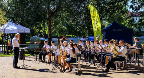 Orkiestra Siedlice koncert plenerowy w parku Górczyńskim w Gorzowie
występ Orkiestry Siedlice w parku Róż w Gorzowie