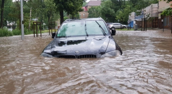 alane skrzyżowanie ulica Borowskiego i Dąbrowskiego Gorzów problem podtopień po ulewach planowana budowa zbiornika retencyjnego i nowego parkingu
