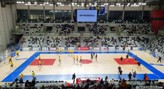 zniszczony parkiet arena gorzow problem piłkarzy ręcznych aurum gorzow brak hali