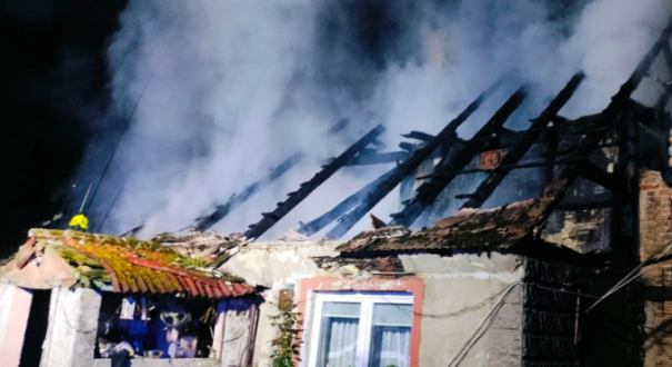 pożar domu jednorodzinnego roszkowice gorzów spalone poddasze i samochód subaru zniszczenia po akcji gaśniczej