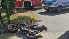 wypadek motocyklisty i samochodu osobowego skoda ulica walczaka gorzow wyjazd w kierunku rozanek interwencja strazy pozarnej i ratownikow