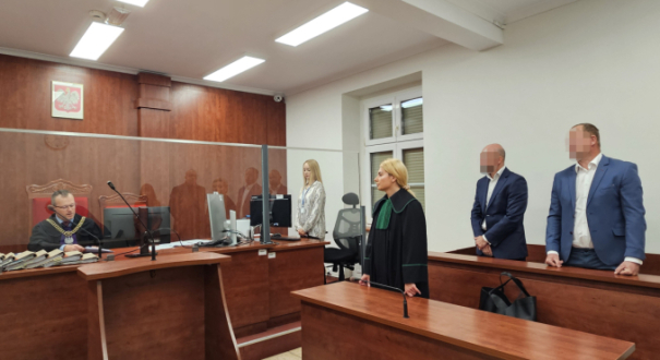 Użyli palnika na dachu AJP, straty wyniosły miliony. Jest wyrok dla oskarżonych