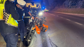 wypadek motocyklisty ulica zwirowa gorzow zderzenie z busem brak uprawnien do kierowania